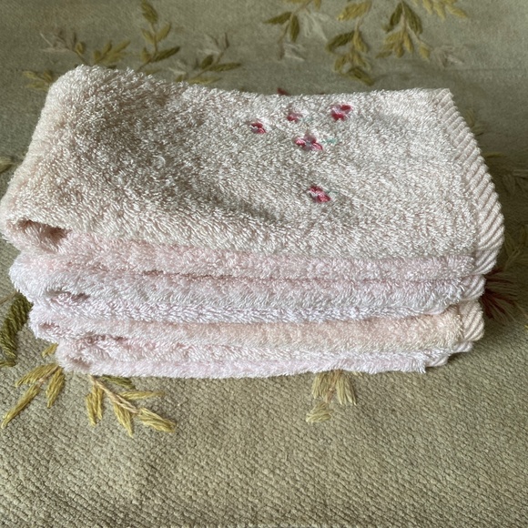 Set of 4 I Embroidered Turkish Fingertip Towels - Picture 7 of 16